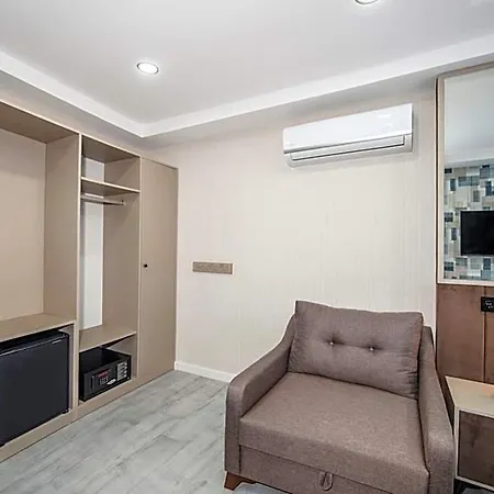 Hotel Cosinues Airport 3*
