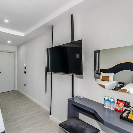 Cosinues Airport Hotel