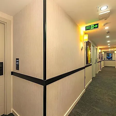 Cosinues Airport Hotel